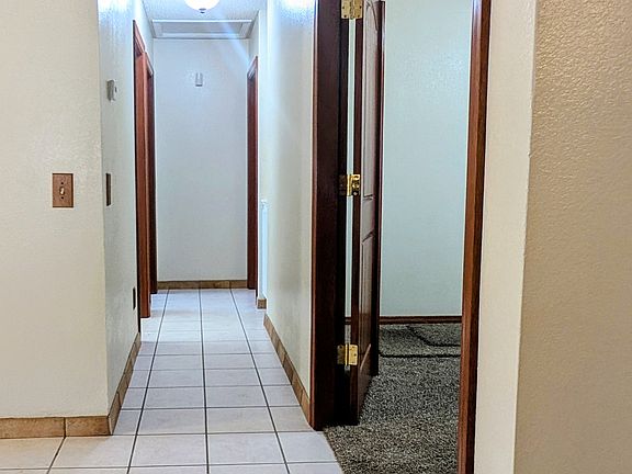4th image of 885 W 56th St