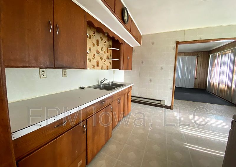 1st image of 2836 Independence Ave #2