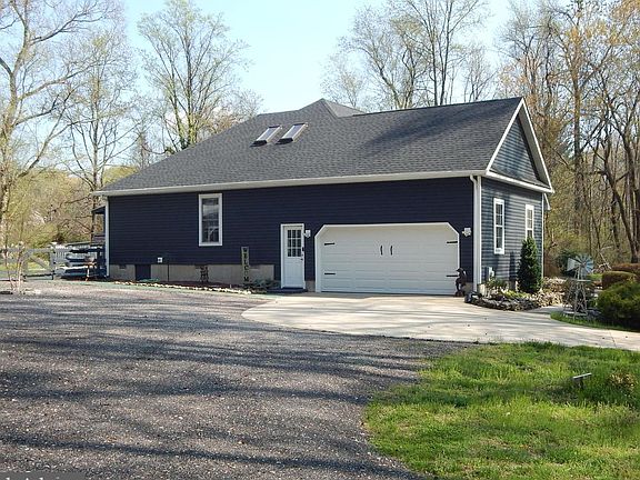 3rd image of 104 Jim Jungle Rd