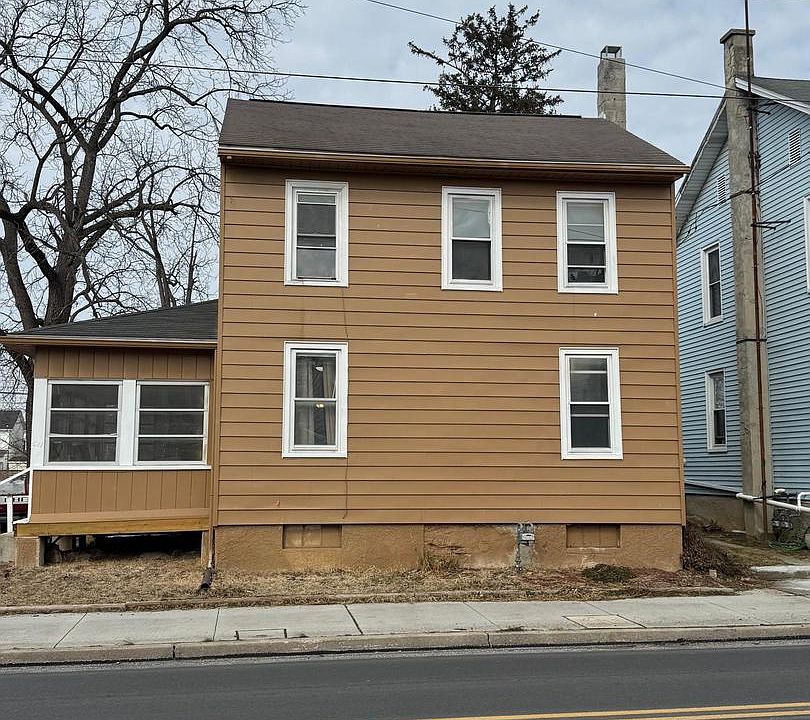 1st image of 527 Main St