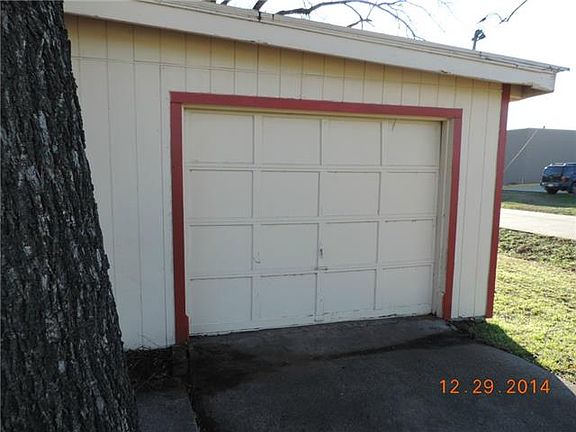 3rd image of 301 W 5th St