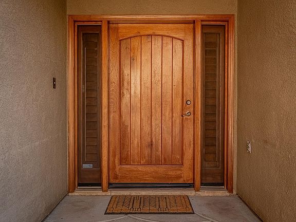 5th image of 2899 S Hope Dr