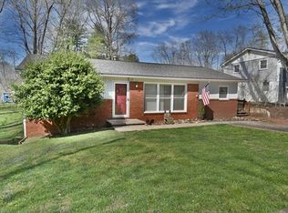 17 Rex Dr, Asheville, NC 28806