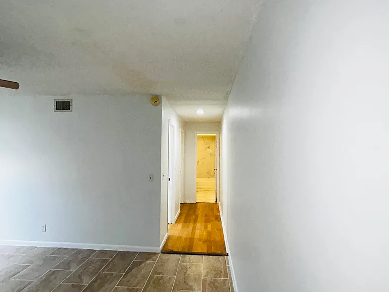 11983 Shakerwood Ln — Photo 43
