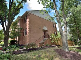 6098 Crown Royal Cir, Alexandria, VA 22310