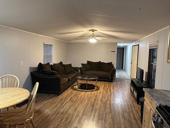 3rd image of 210 SE Hardin Ct