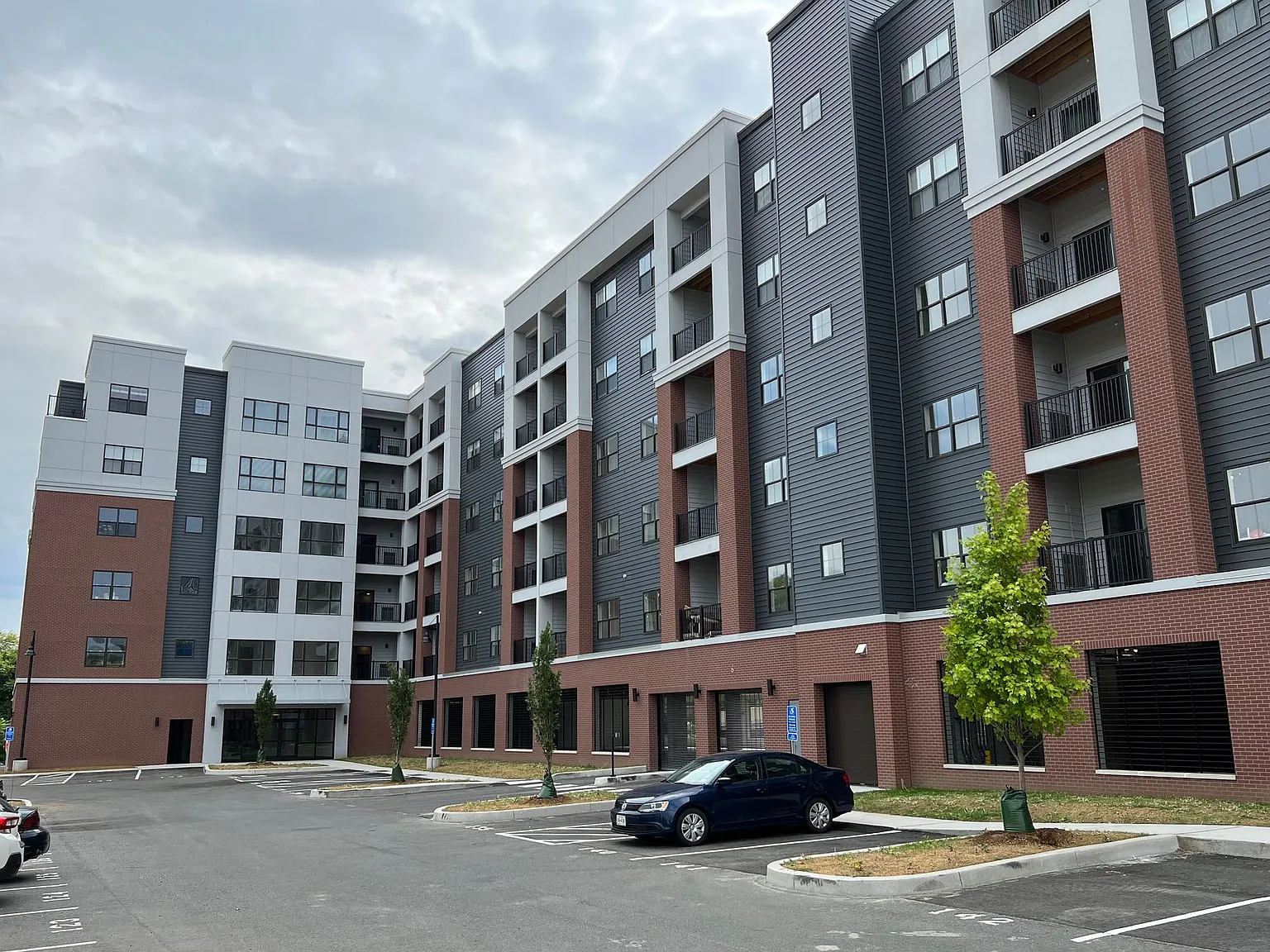 Brookview Commons West — Photo 1