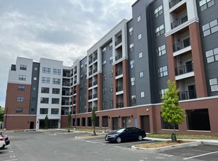 Brookview Commons West - Studios, 1BR, 2BR Apartments, Danbury, CT 06810