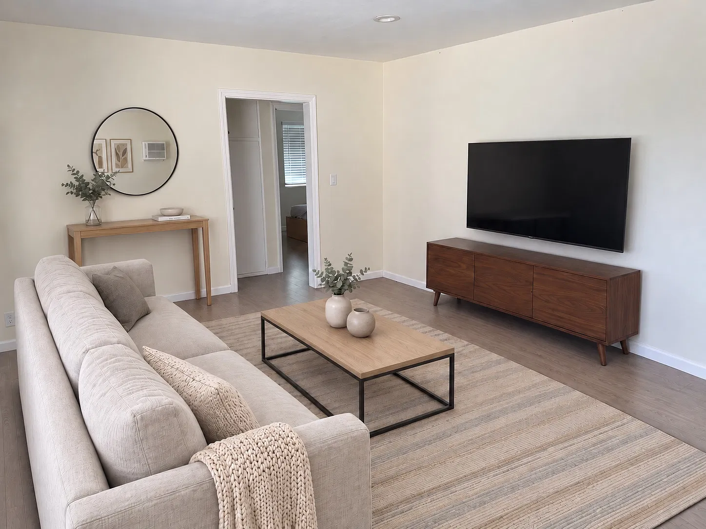 2 bed, 700 sqft, $2,700 — Photo 4