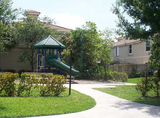 2nd image of 822 Summit Lake Dr