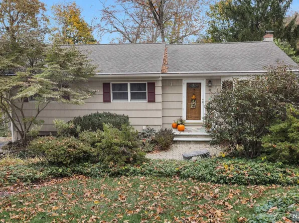 49 Walnut St, Oakland, NJ 07436