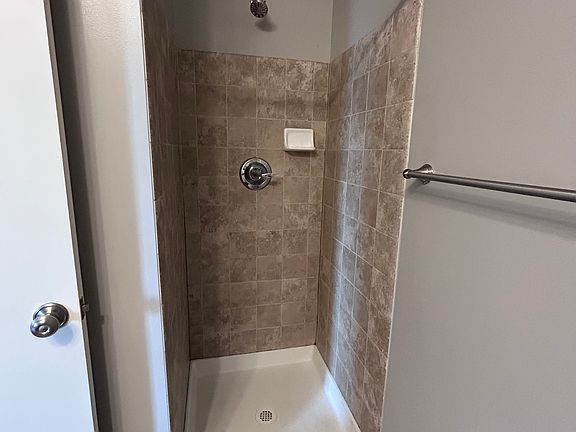 Full bath 2