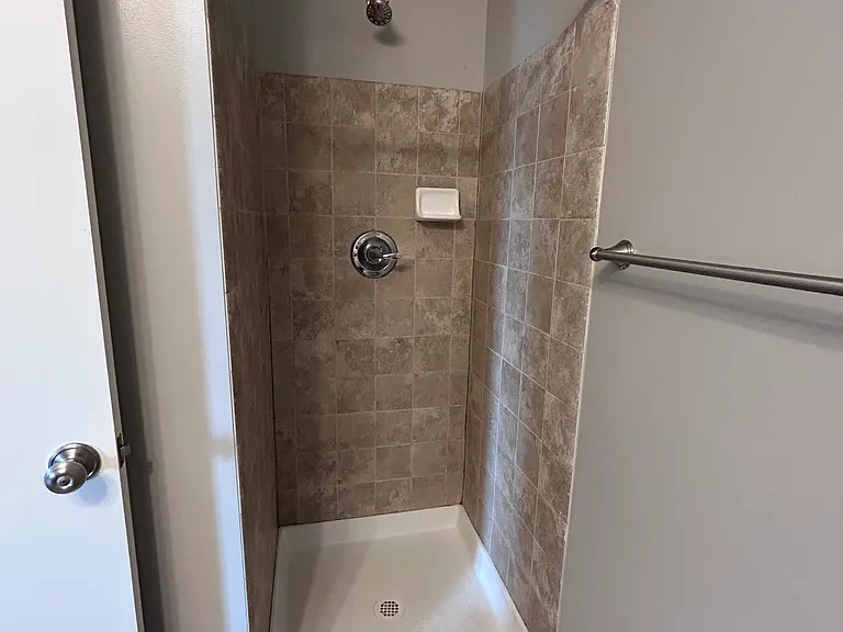Full bath 2