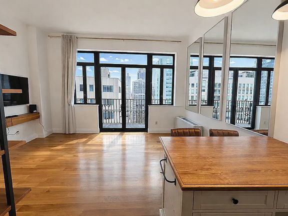 3rd image of 21 S William St APT 5C