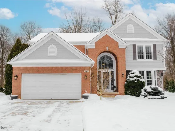649 Continental Dr, Northfield, OH 44067