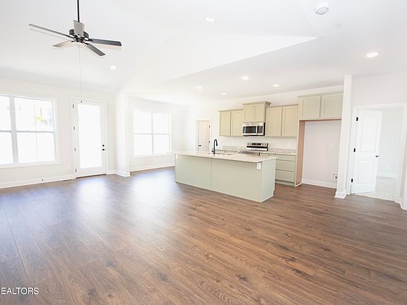 5th image of 8127 Chapel Hill Ln