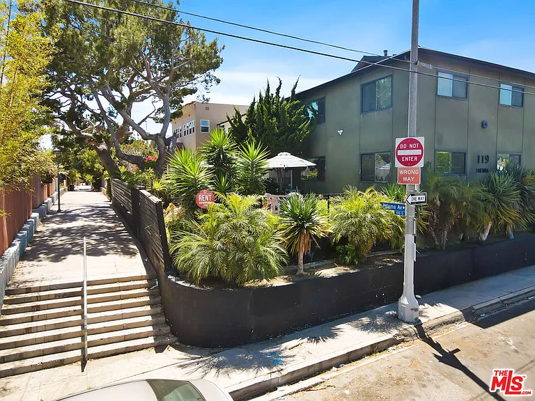 119 Paloma Ave #M — Photo 1