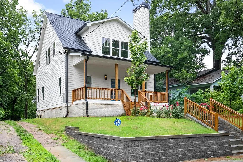 4 bed, 2.5 bath, 2300 sqft, $2,595 — Photo 3