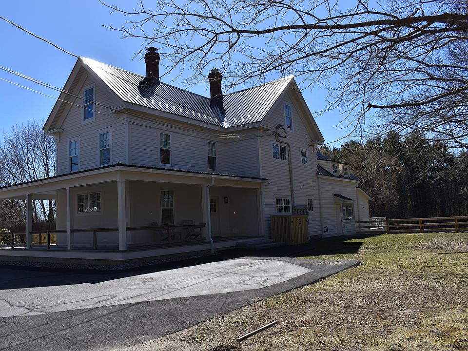 Driveway for 2 vehicles, for Unit 1.