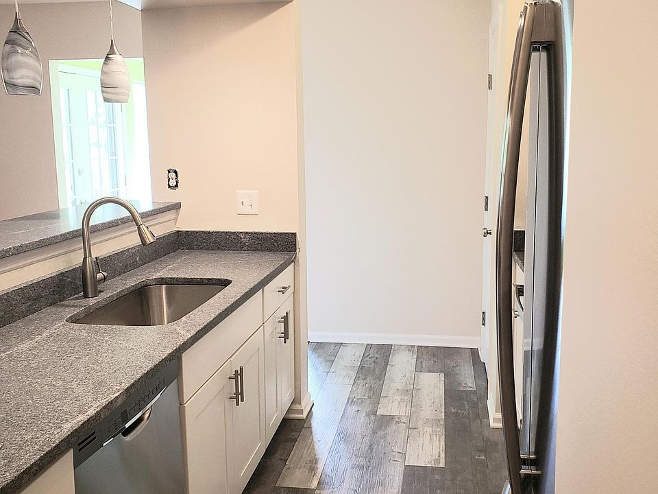 1st image of 700 Jupiter Hills Ct