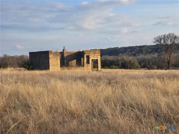 205 Grand Canyon Dr, Oglesby, TX 76561