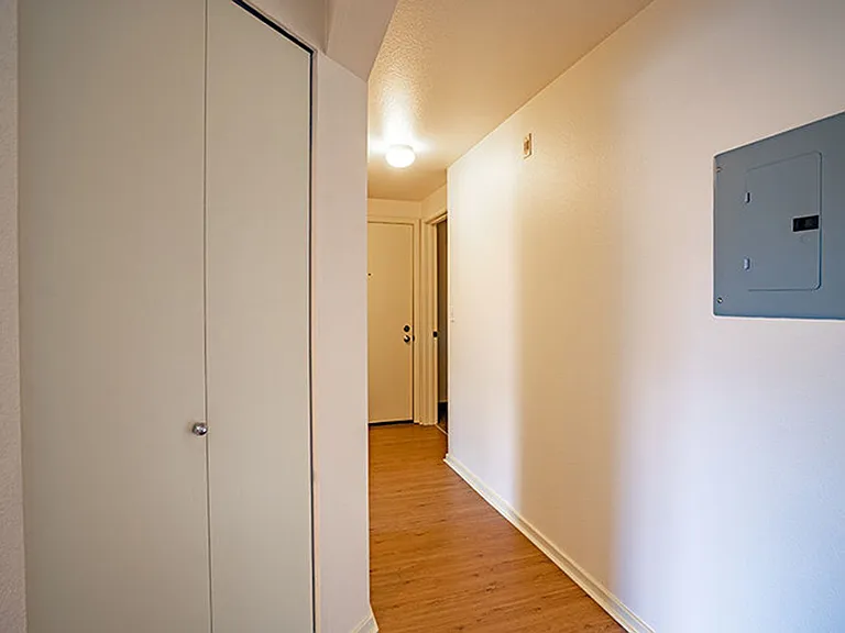 6th Ave Apartments — Photo 10