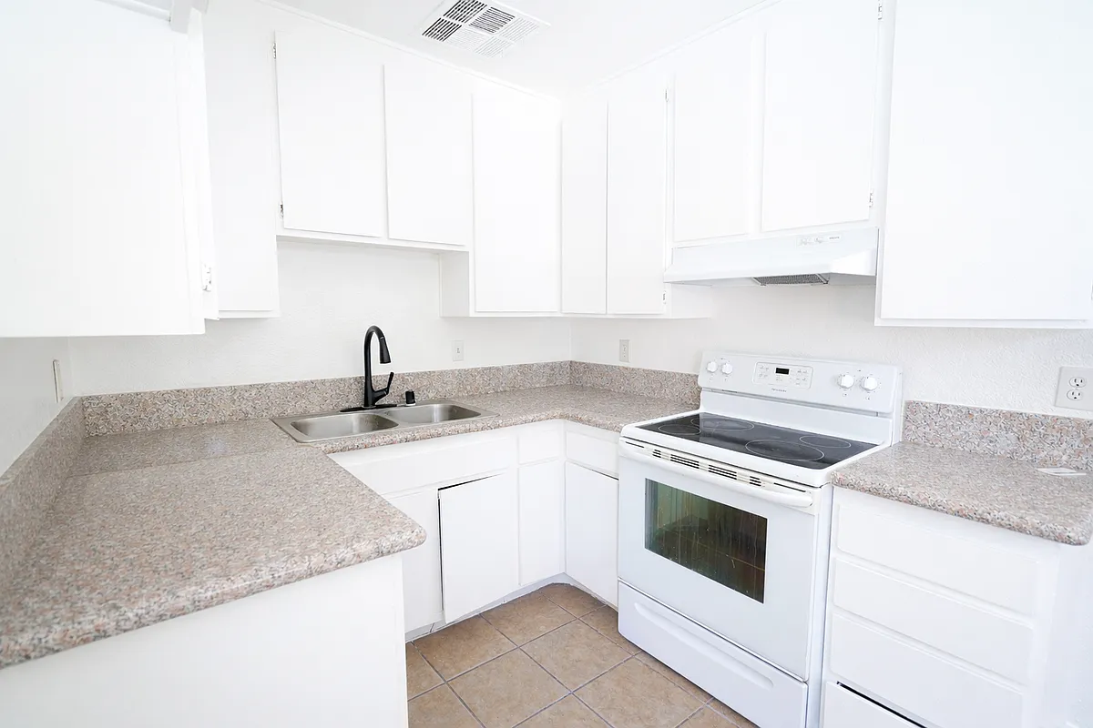 Building Photo - 557 S El Cielo Rd #16