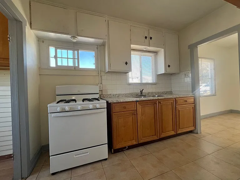 137 N Marshall Ct #1 — Photo 3