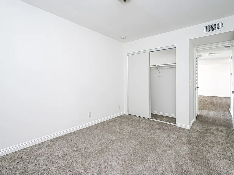321 N Cedar St — Photo 12