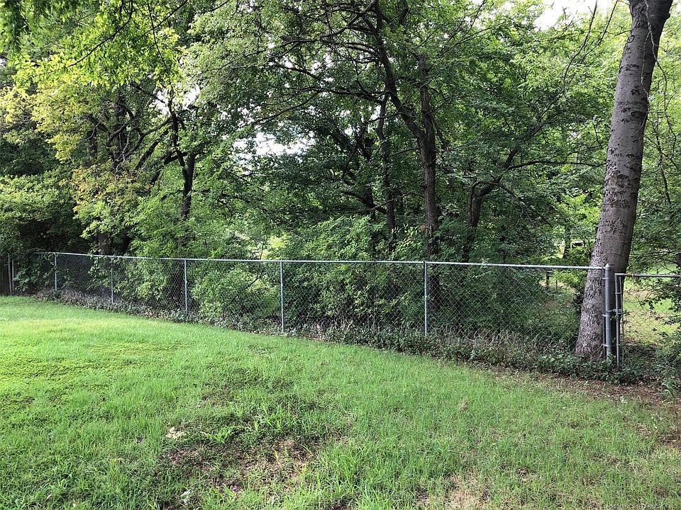 2nd image of 1806 Deer Run