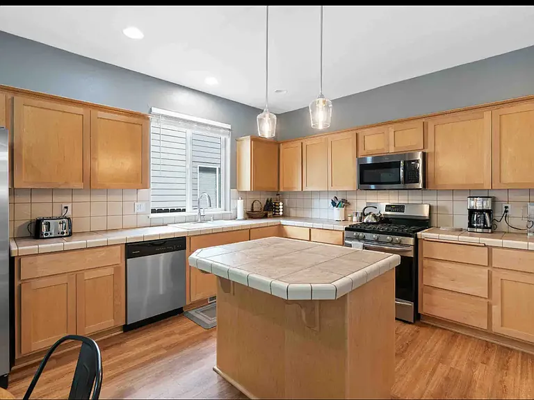 NE 183rd Ct — Photo 28