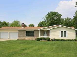 210 Orchard Dr, Kinmundy, IL 62854