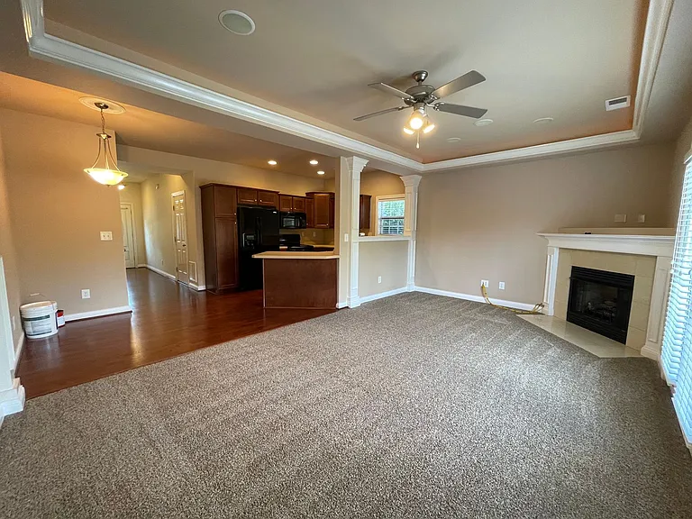 328 Broadleaf Ln — Photo 4