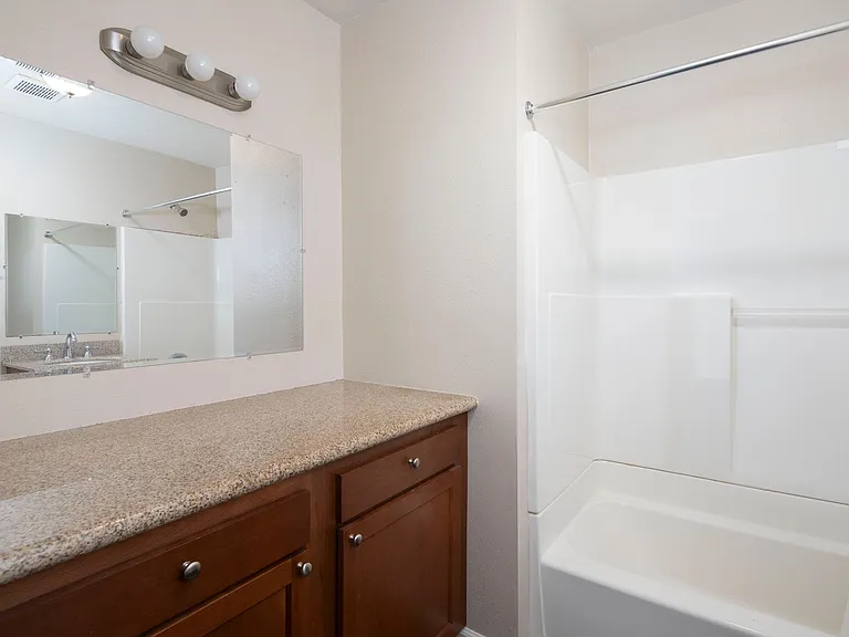 Grossmont Apartments — Photo 7