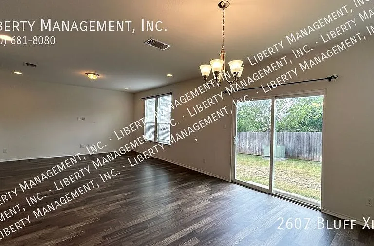 2607 Bluff Xing — Photo 18