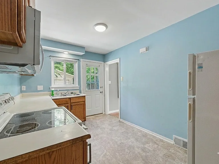 104 Crocker Blvd — Photo 7