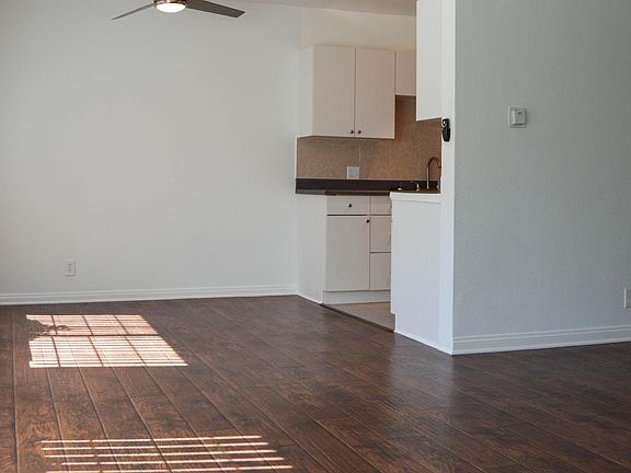 4th image of 4439 Murietta Ave APT 21