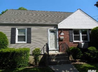 1635 N Jerusalem Rd, East Meadow, NY 11554