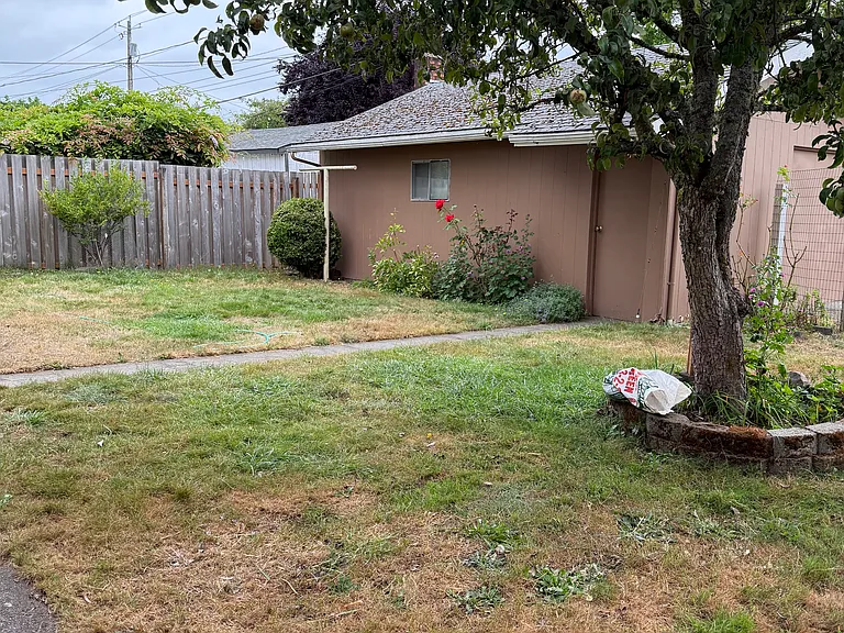 722 Milroy St SW — Photo 19