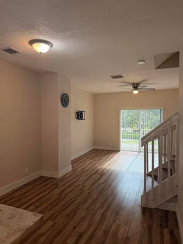 3 bed, 1601 sqft, $2,650 — Photo 3