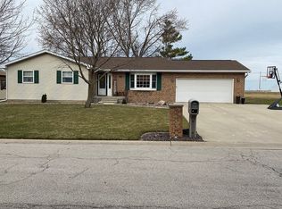 24 Victoria Dr, La Salle, IL 61301