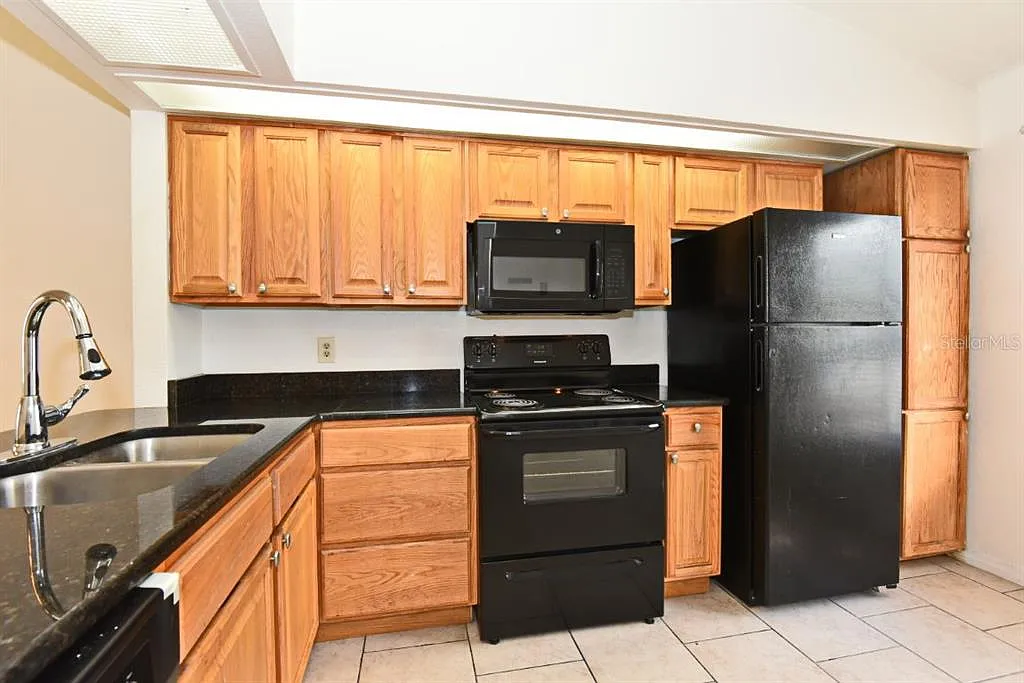 2 bed, 2.0 bath, 868 sqft, $1,700 — Photo 4