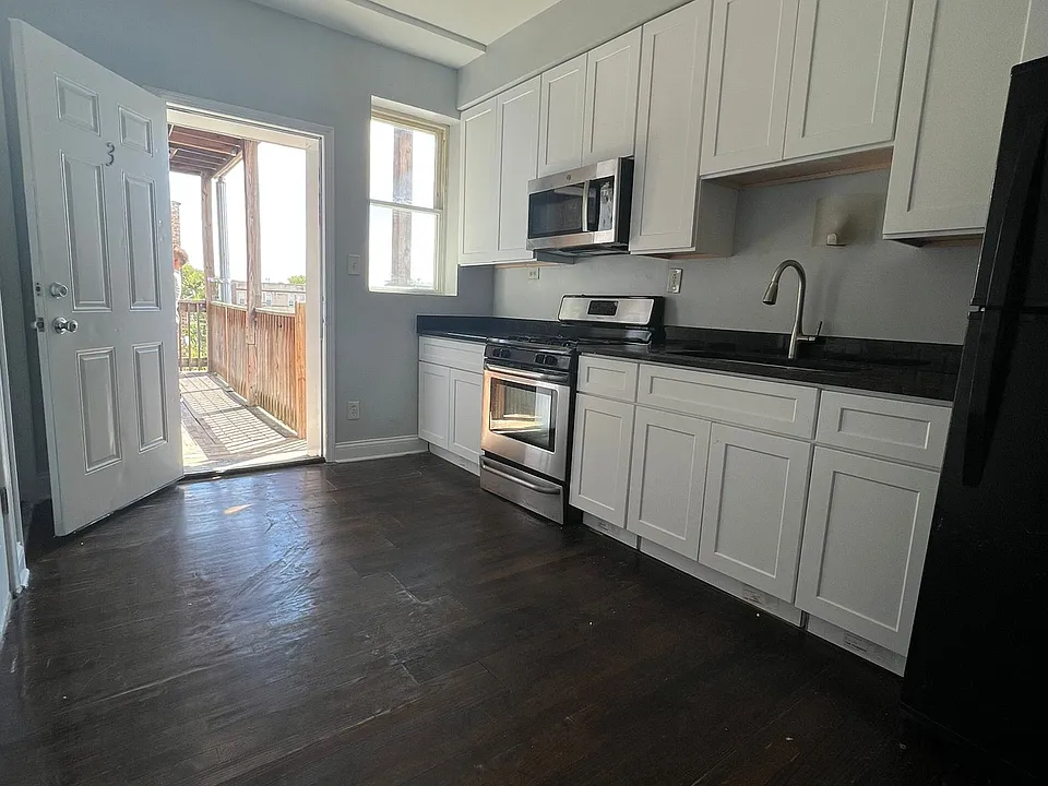 933 E Marquette Rd #3