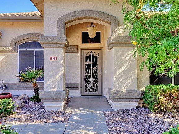 3rd image of 1332 E WILDWOOD Drive