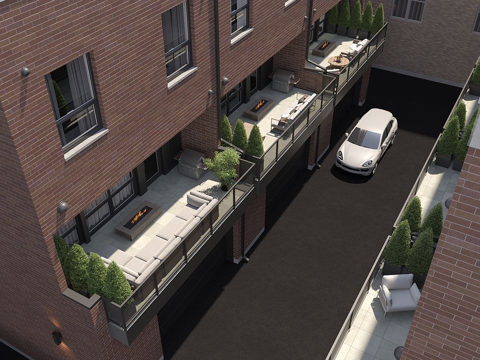 2nd image of 1328 E Hyde Park Blvd