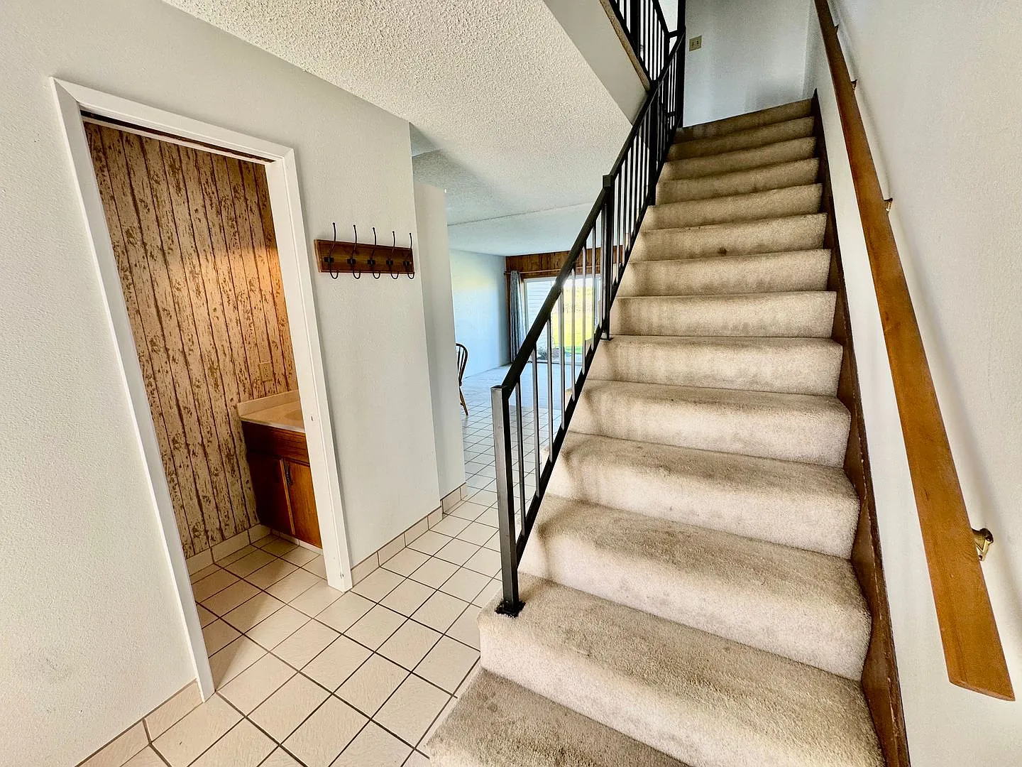 2 Bedroom Beach Front Condo in Ocean Park! — Photo 3
