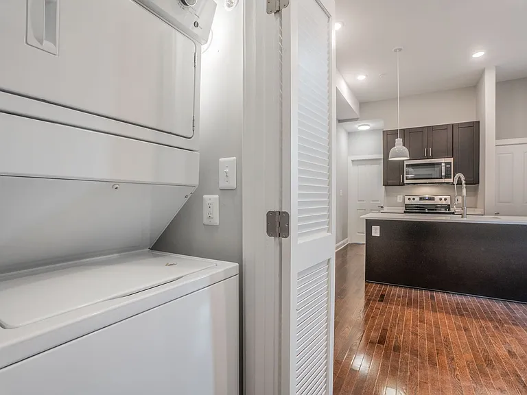 310 E Lanvale St — Photo 15
