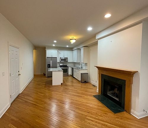 4th image of 1657 W Wrightwood Ave #1