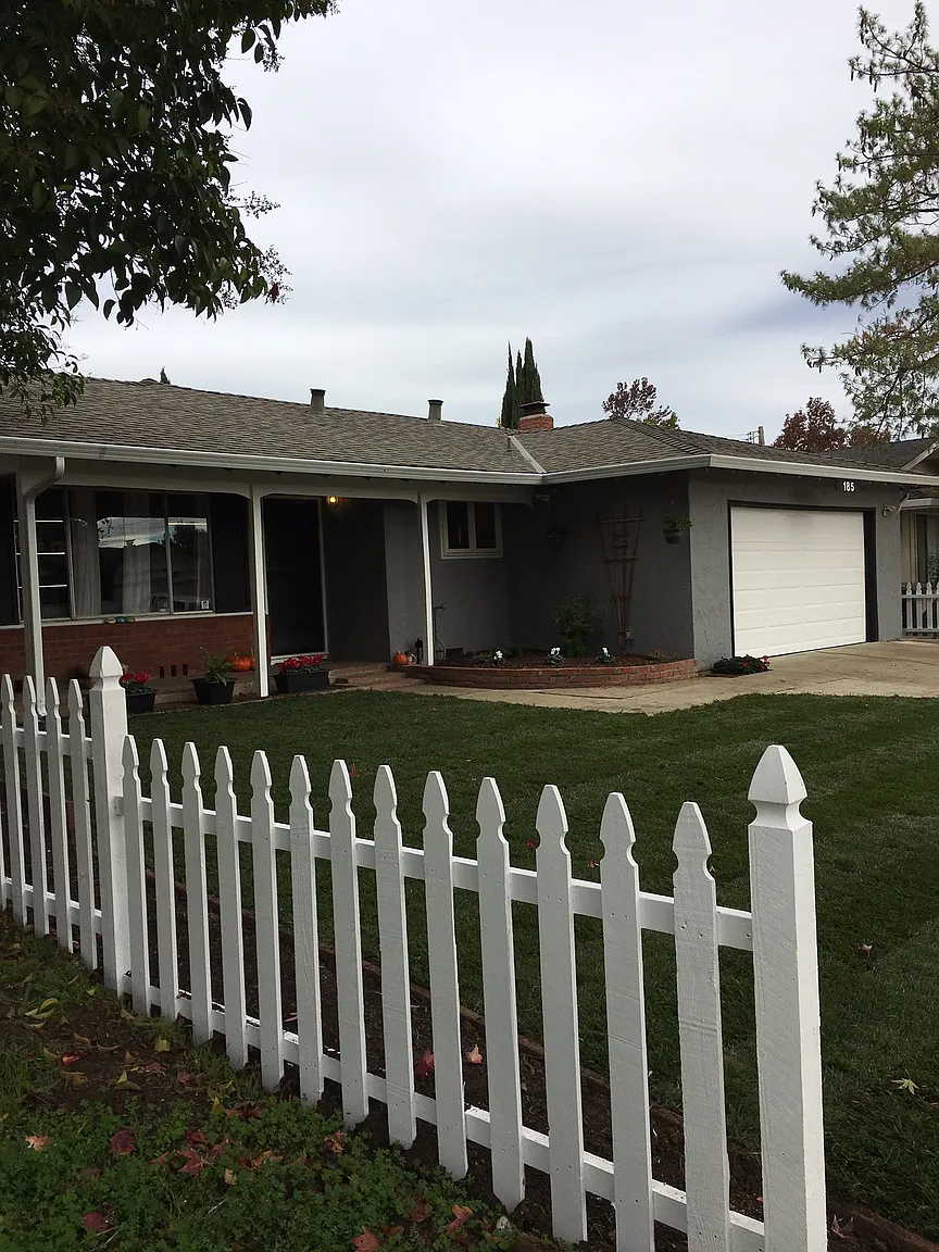 185 Manor Ct photo 1