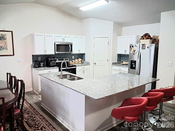 5th image of 1035 Silvertrace Dr